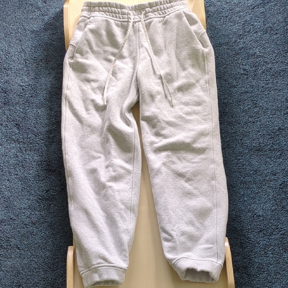 Lululemon Loungeful High-Rise Cropped Jogger- 2 Heathered Core Ultra Light Grey - Picture 2 of 6